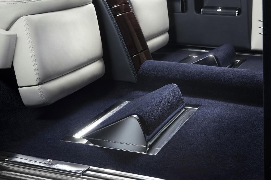  Rolls-Royce Phantom Limelight Collection 2015 года  (фото 10 из 17)